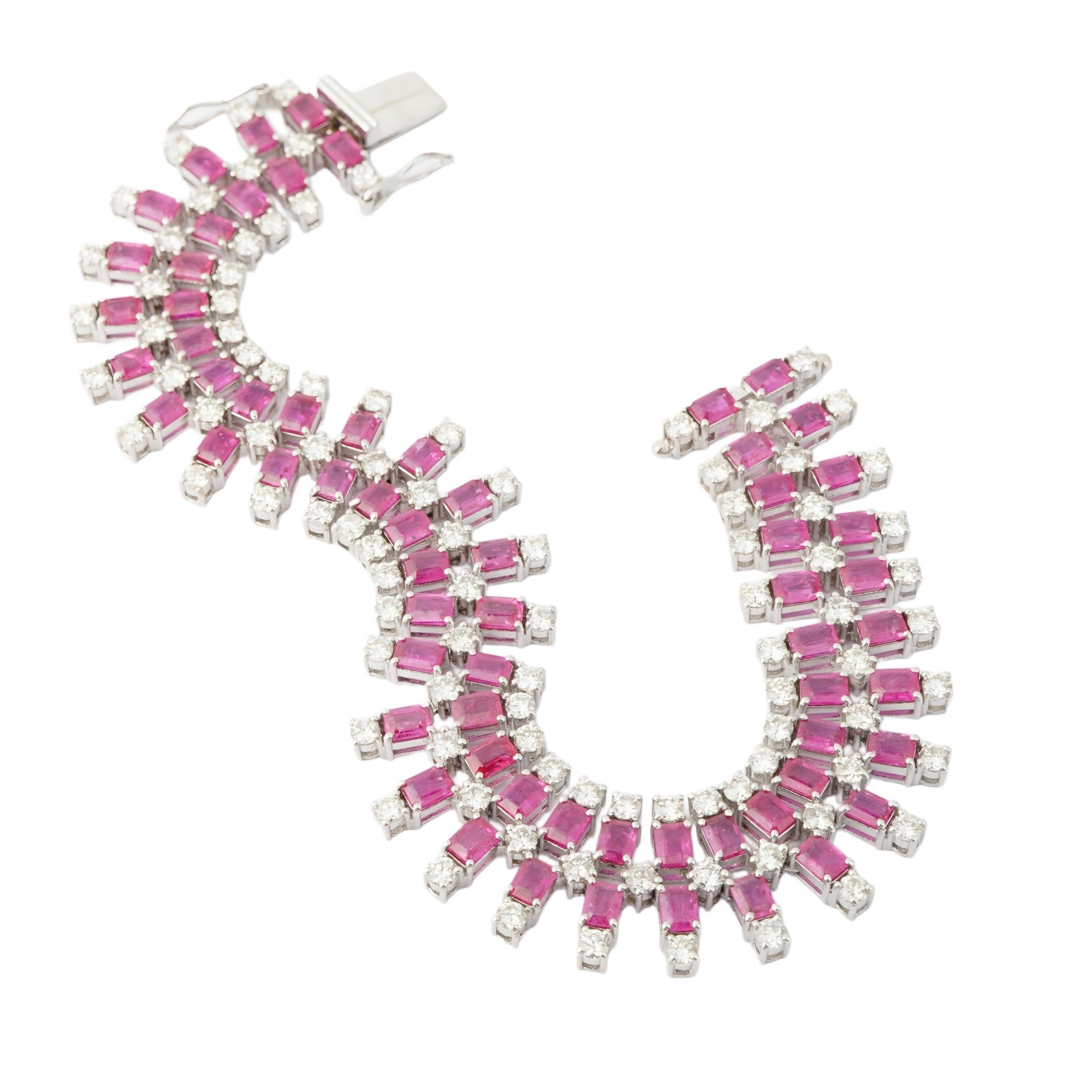 G-Wt = 21,420 gm

N-Wt = 18,514 gm 

DIAMANTE TONDO = 2,870 carati 

ROSA DI ZAFFIRO = 11,660 carati 

SEGUICI SU INSTA (divinejewellerylounge)

CODICE = PS