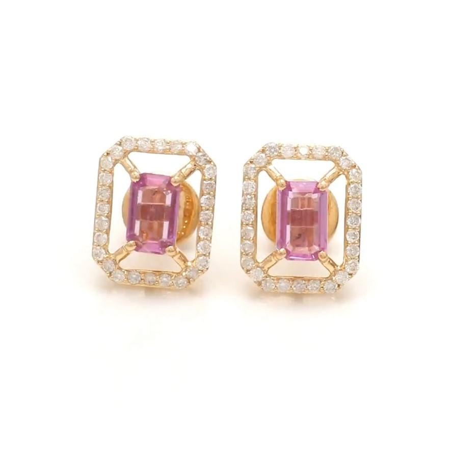 Boucles d'oreilles saphir rose diamant taille émeraude or  Boucles d'oreilles saphir rose naturel, halo diamant, clous d'oreilles or  Clou saphir rose or

DÉTAILS DES PIERRES PRÉCIEUSES :
✦ Pierre précieuse : Saphir rose
✦ Gemstone Type : Nature
✦