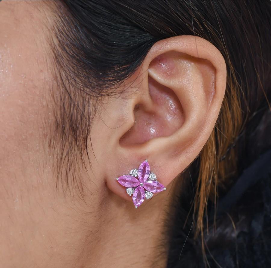 Boucles d'oreilles saphir rose naturel et diamant en or 18k Neuf - En vente à New York, NY