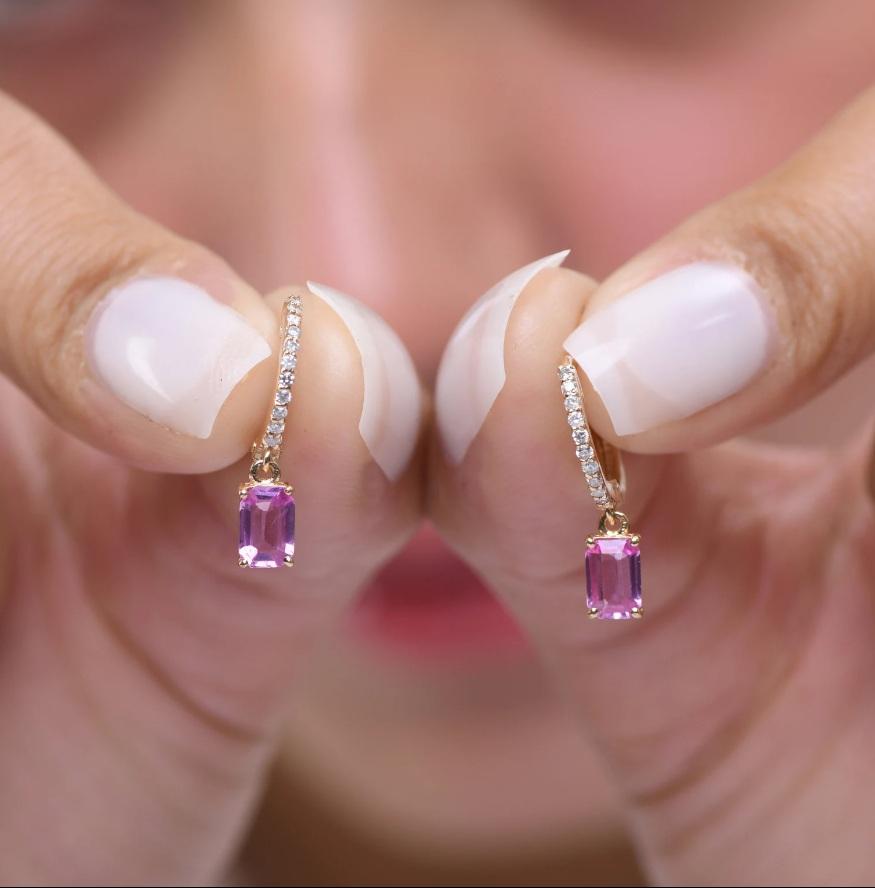 Orecchini con zaffiro rosa naturale e diamante in oro 14 carati In condizioni Nuovo in vendita a jaipur, IN