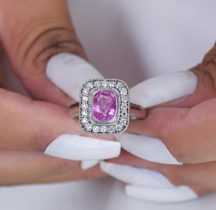 Rosa Saphir Smaragdschliff Diamantring Gold  Natürlicher achteckiger rosafarbener Saphir mit Diamantbesatz Goldring  Rosa Saphir-Diamant-Ring Gold

STEIN DETAILS :
✦ Edelstein : Rosa Saphir
✦ Edelsteinart : Natürlich
✦ Edelsteinform : Oktogener