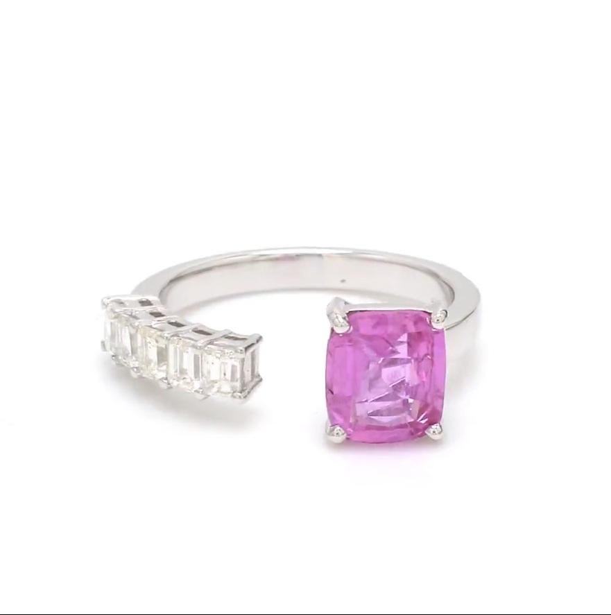 Women's Natural 1.87 cts pink sapphire & 0.55 cts diamond ring in 18k gold For Sale