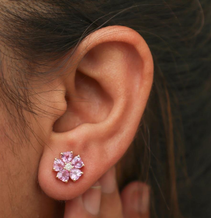 Natural pink sapphire earrings in 14k gold Damen im Angebot