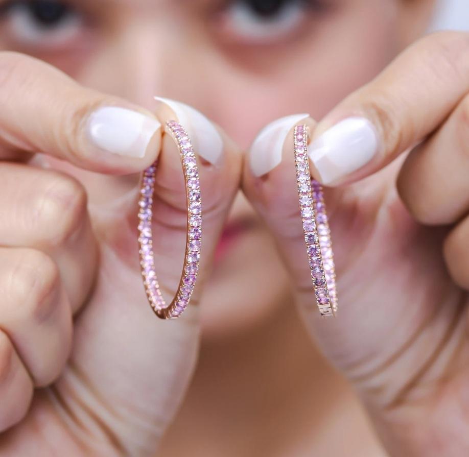 Natural pink sapphire earrings in 18k gold In New Condition For Sale In jaipur, IN