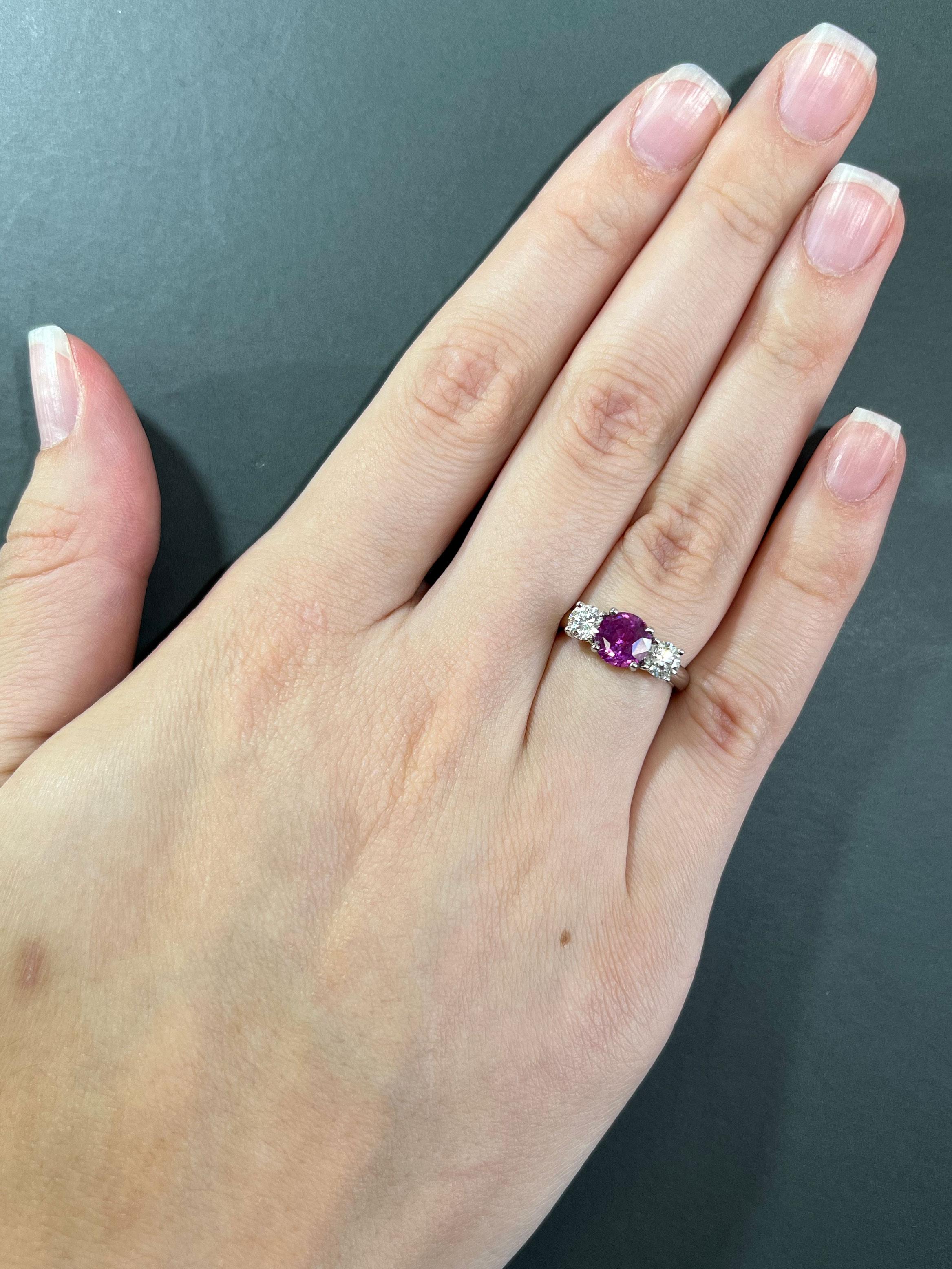 Natural Pink Sapphire Gemstone 1.99 cts in 18K White Gold Ring with Diamonds For Sale 2