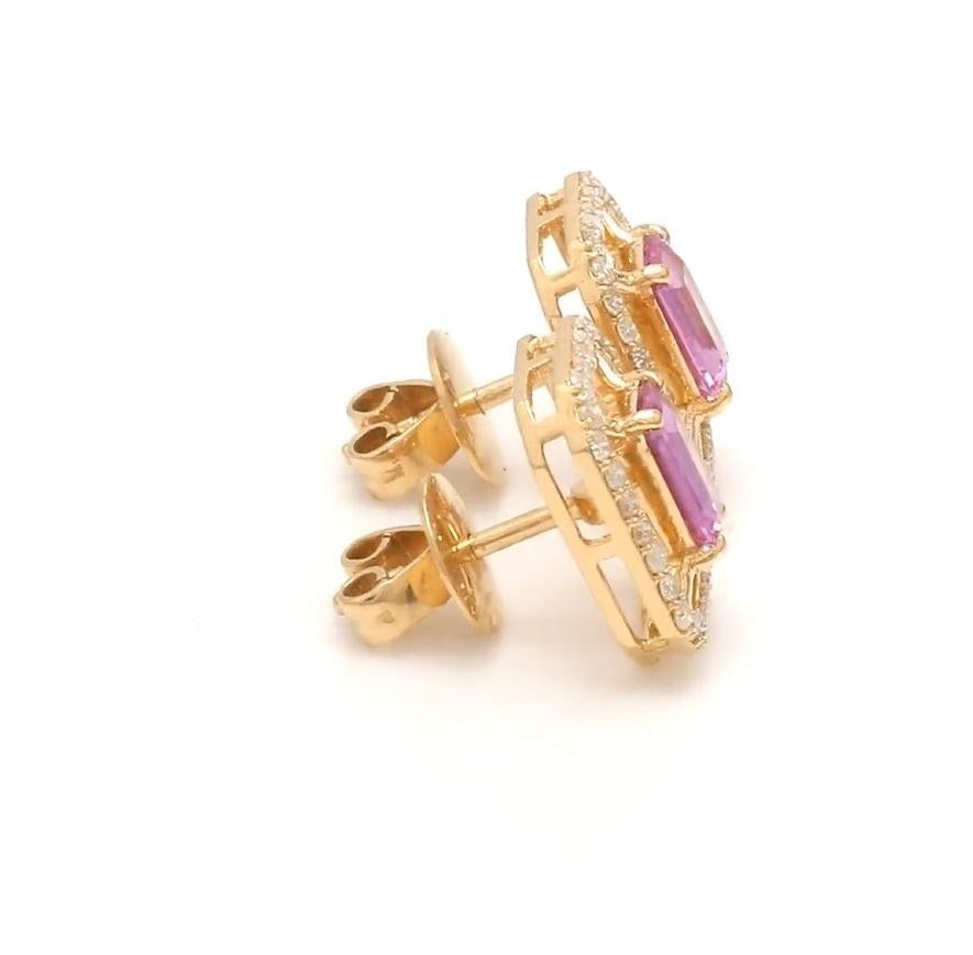 Orecchini con zaffiro rosa e diamante taglio smeraldo - oro  Orecchini a perno con zaffiro rosa naturale e diamante, oro  Borchia con zaffiro rosa in oro

DETTAGLI DELLA GEMMA :
✦ Pietra preziosa: Zaffiro rosa
✦ Tipo di gemma : Nature
✦ Dimensioni
