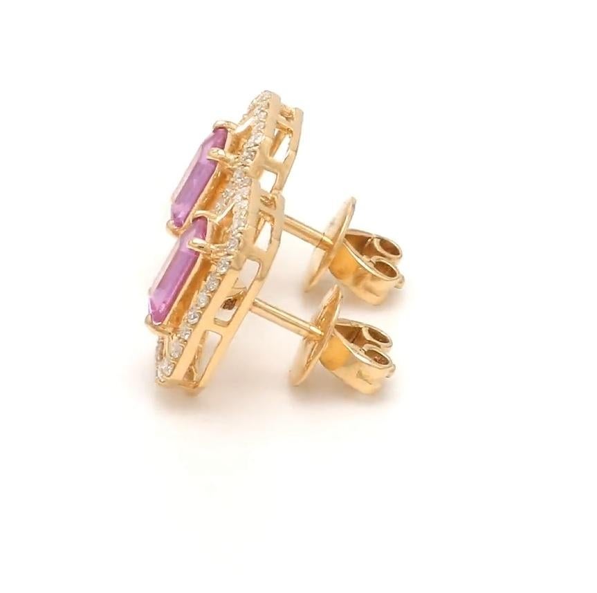 Orecchini con zaffiro rosa naturale e diamante a raggiera in 14 carati  oro in vendita 3