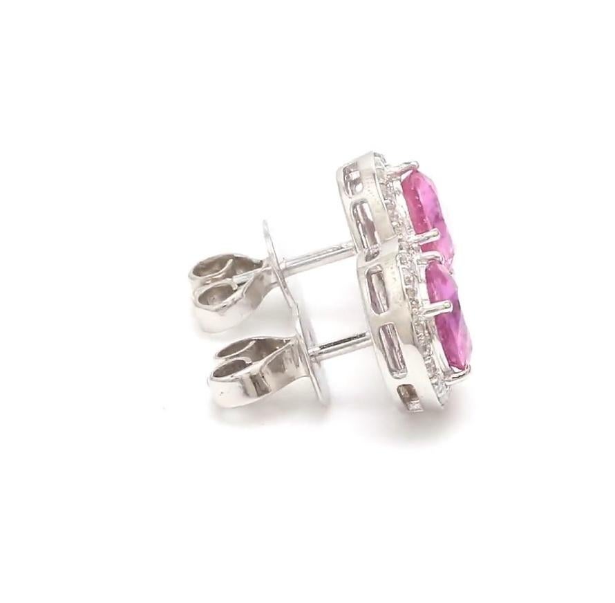 Orecchini a perno con zaffiro rosa naturale e diamante in oro 18 carati In condizioni Nuovo in vendita a jaipur, IN