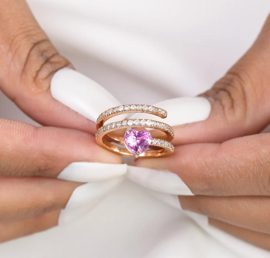 Donna Natural pink sapphire heart diamond ring 18K gold in vendita