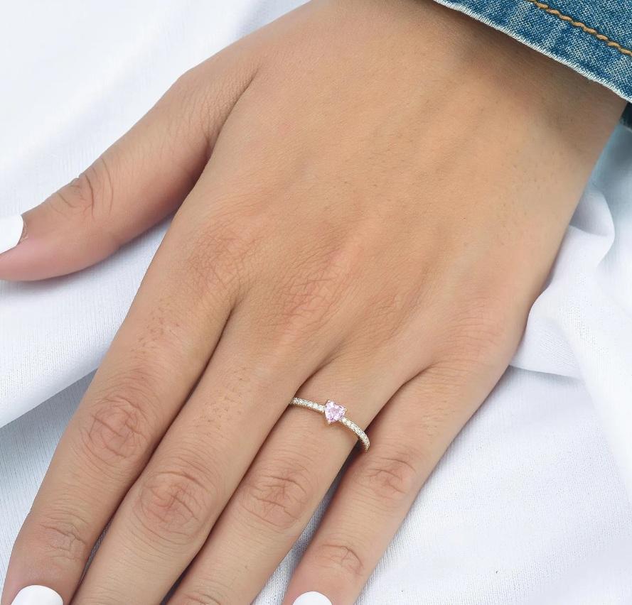 Bague cœur en saphir rose naturel en or 18 carats en vente 5