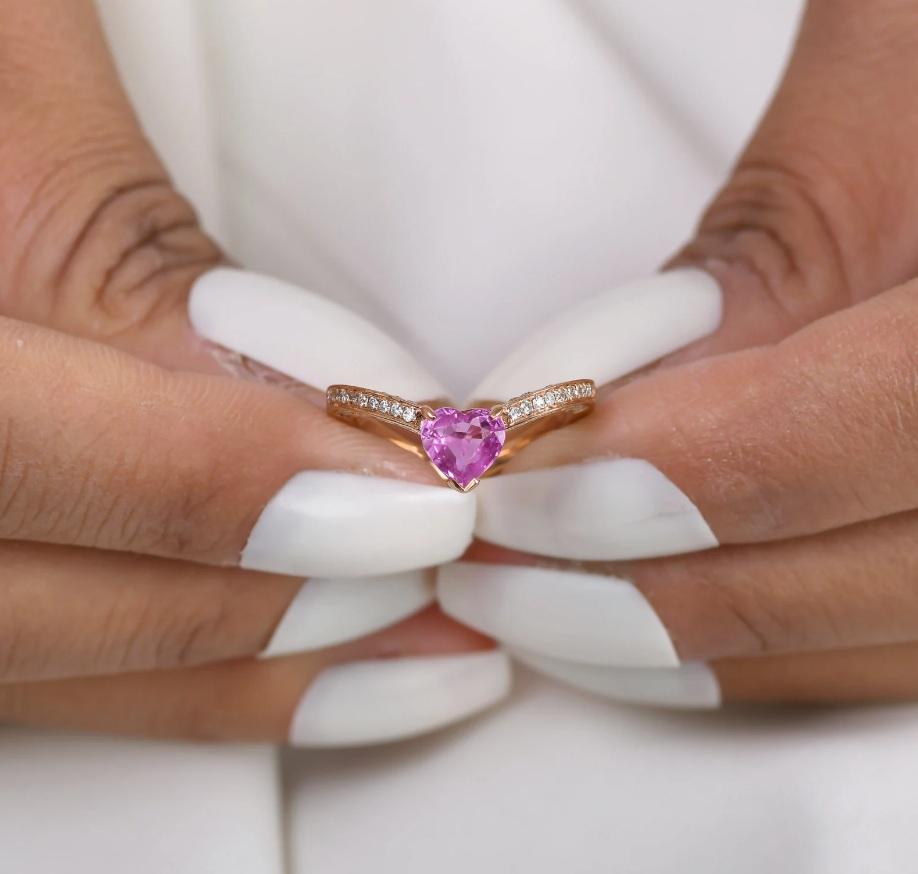 Natürlicher rosa Saphir-Herzring mit Diamant in 18 Karat Gold (Asscher-Schliff) im Angebot