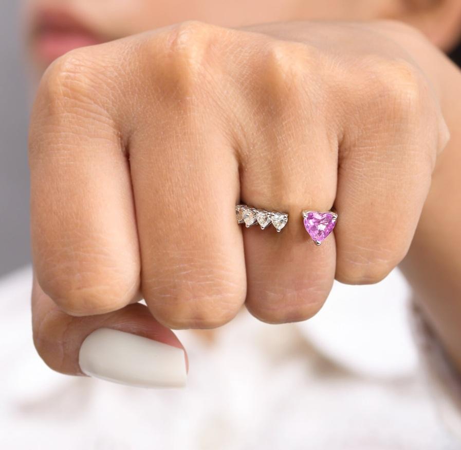 Donna Zaffiro rosa Nature  anello con diamante a forma di cuore in oro 18k in vendita
