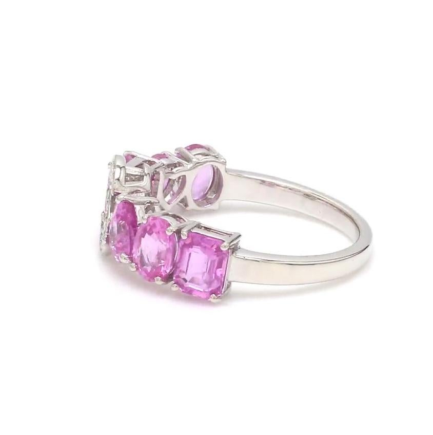 Anello alfabetico con lettera S in zaffiro rosa naturale in oro 18 carati in vendita 1