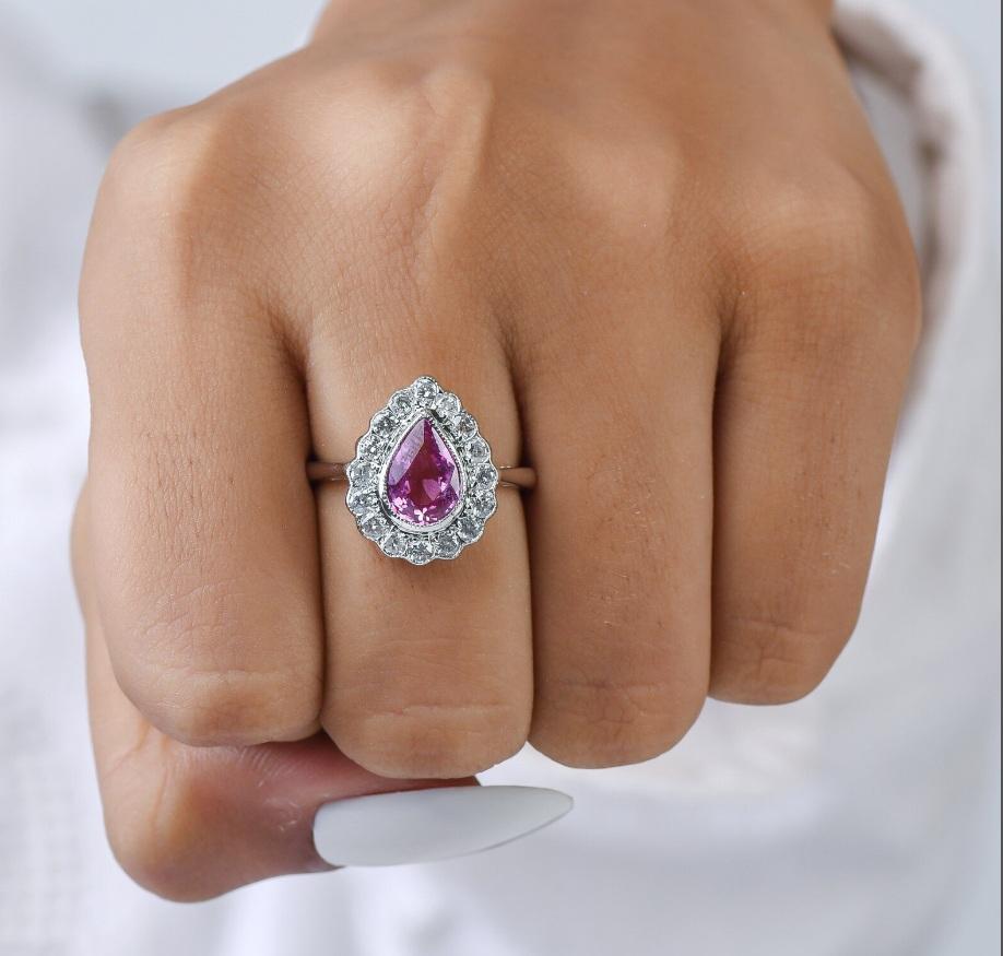 Ring mit natürlichem rosa Saphir aus 18 Karat Gold im Angebot 2