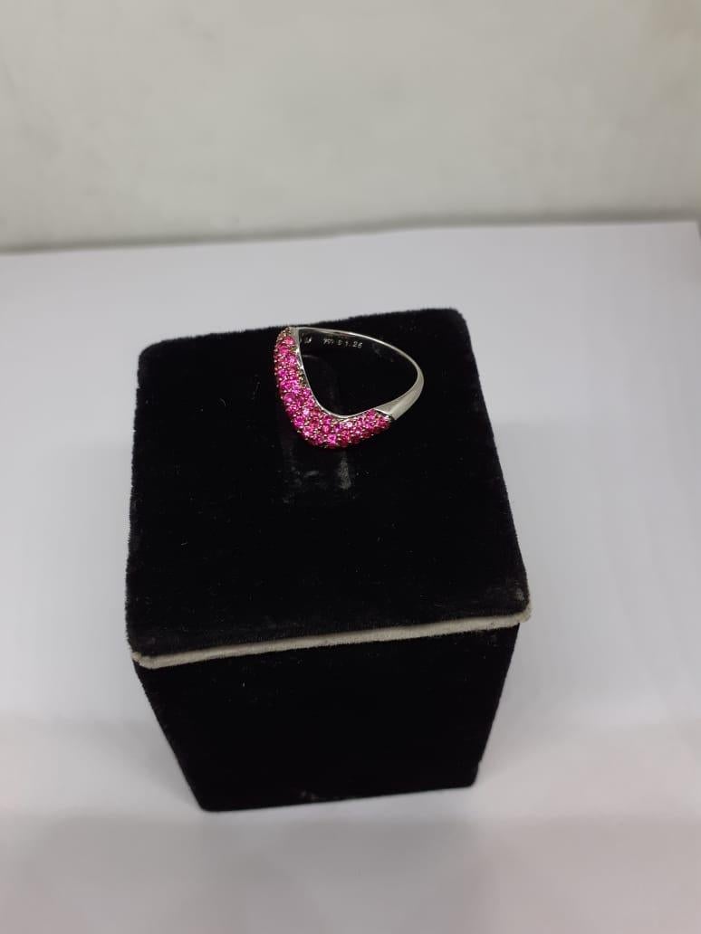 Mixed Cut Natural Pink Sapphire Ring with 1.26 Carats with 18k Gold For Sale