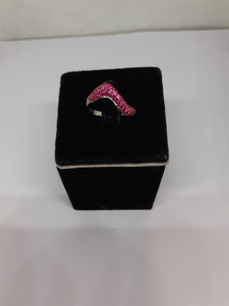 Natural Pink Sapphire Ring with 1.26 Carats with 18k Gold In New Condition For Sale In jaipur, IN