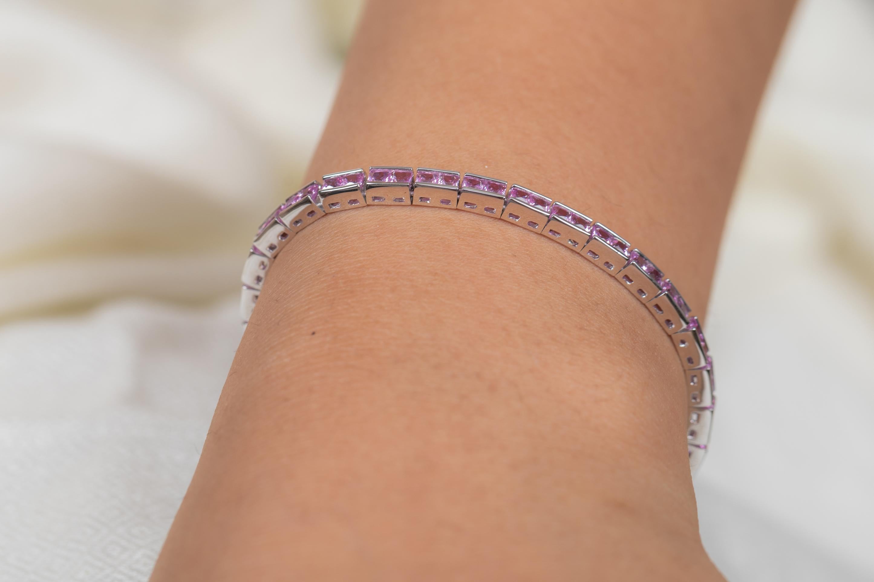 Tennisarmband aus massivem 18-karätigem Weißgold mit natürlichem rosa Saphir im Zustand „Neu“ im Angebot in New York, NY