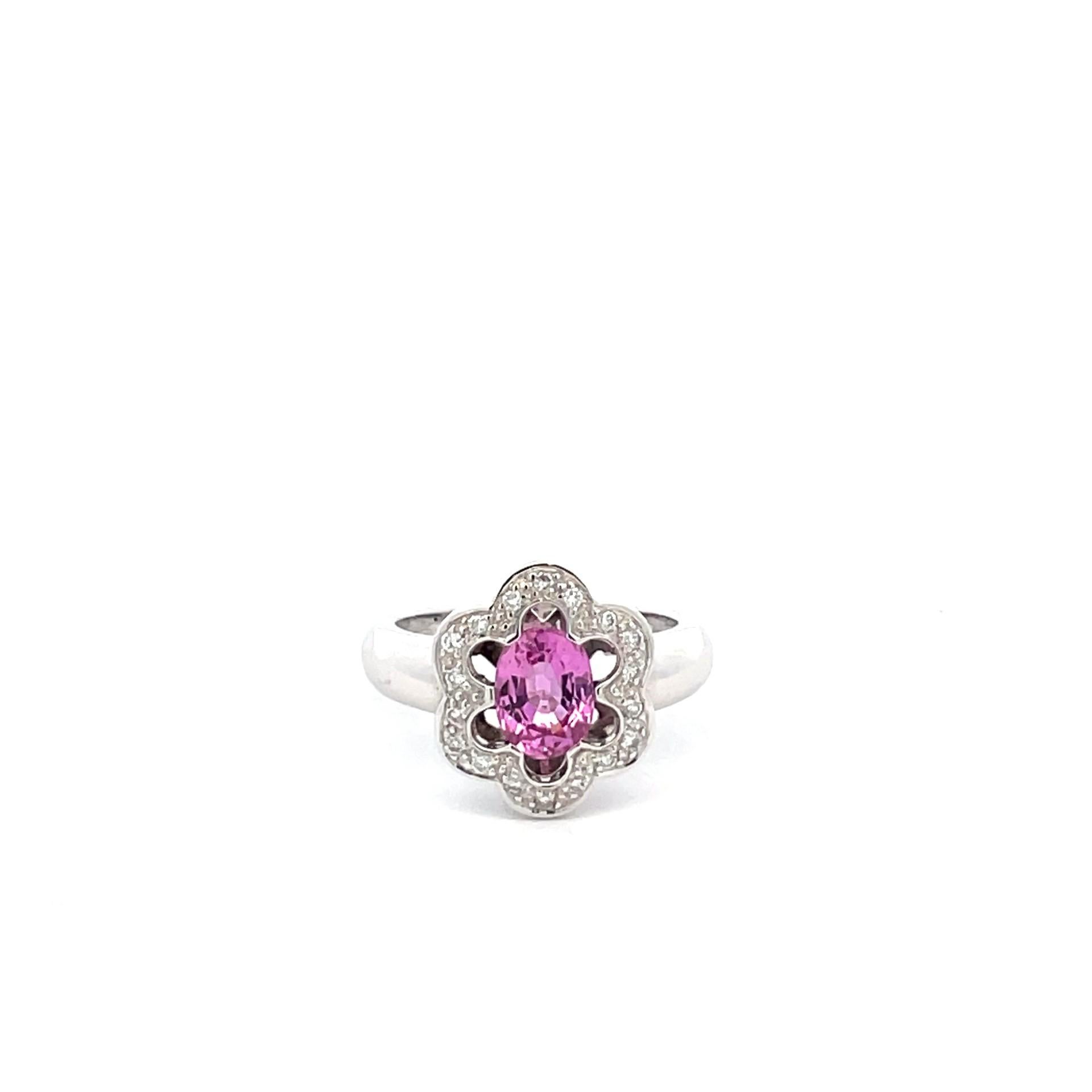 Natural Pink Sapphire & White Diamond Flower Solitaire Ring in 18Kt White Gold In New Condition For Sale In Westmount, CA