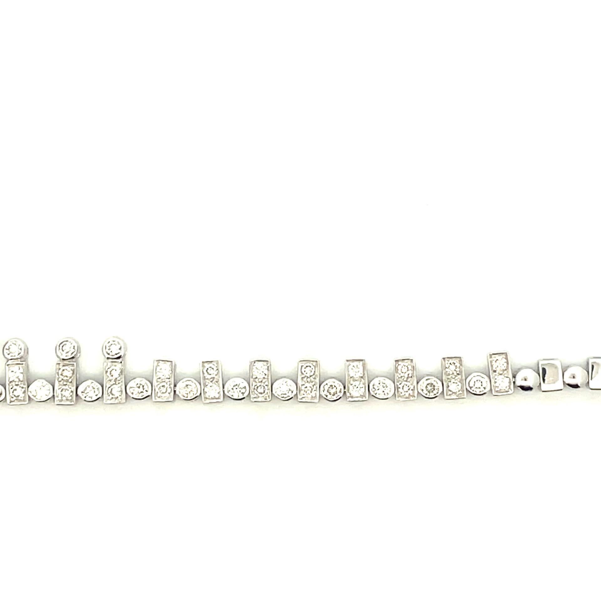 Collier bib en or blanc 18 carats, saphir rose naturel et diamant blanc pavé Pour femmes en vente