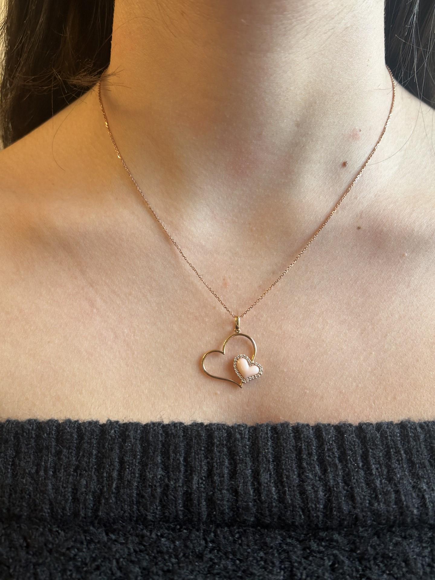 Contemporain Pendentif réversible en or rose avec coquillage rose naturel et diamant blanc de 0,25 carat TW en vente