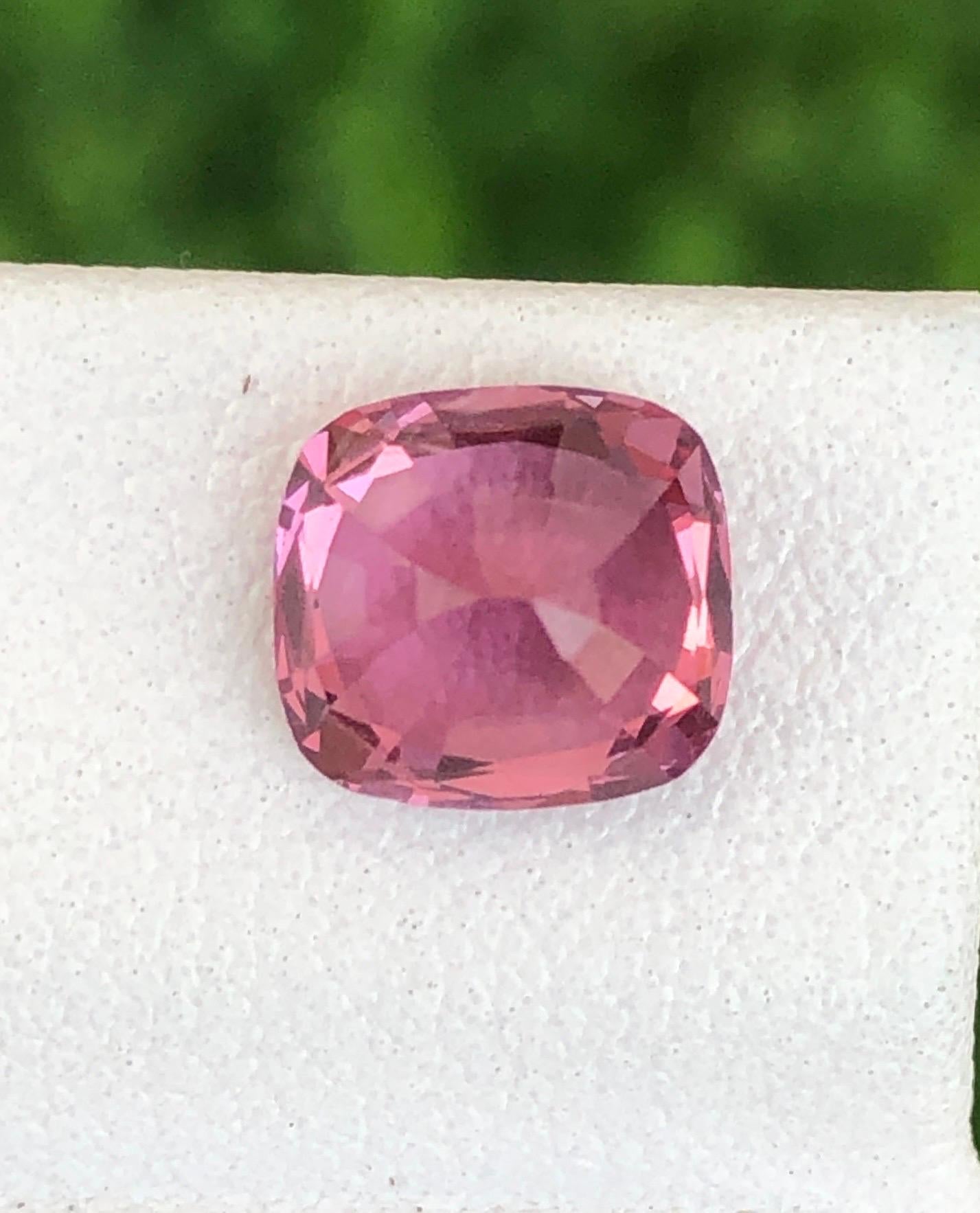 Women's or Men's Natural Pink Spinel 2.05 ct  For Sale