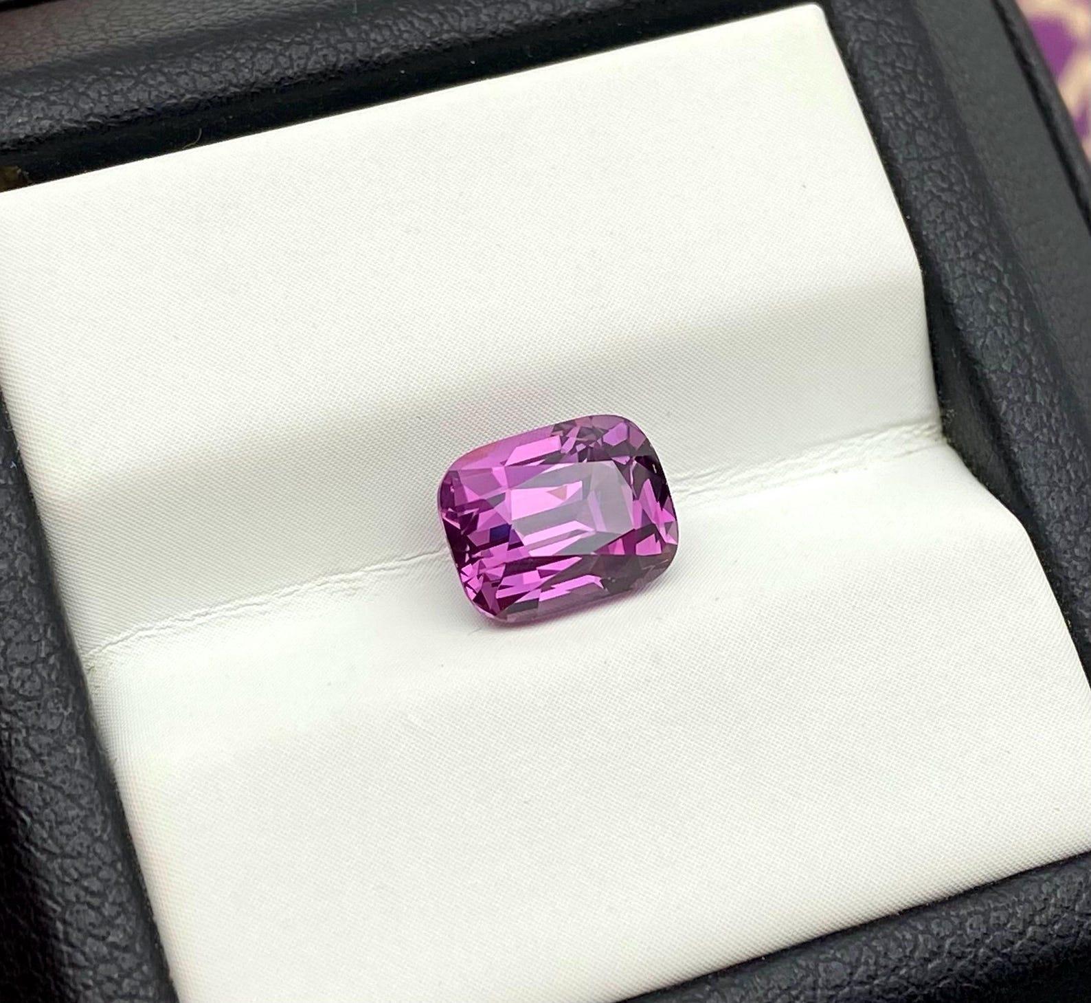 Espinela rosa natural Gema suelta 2,69 ct, talla cojín, Birmania, Certificado GFCO en venta 2