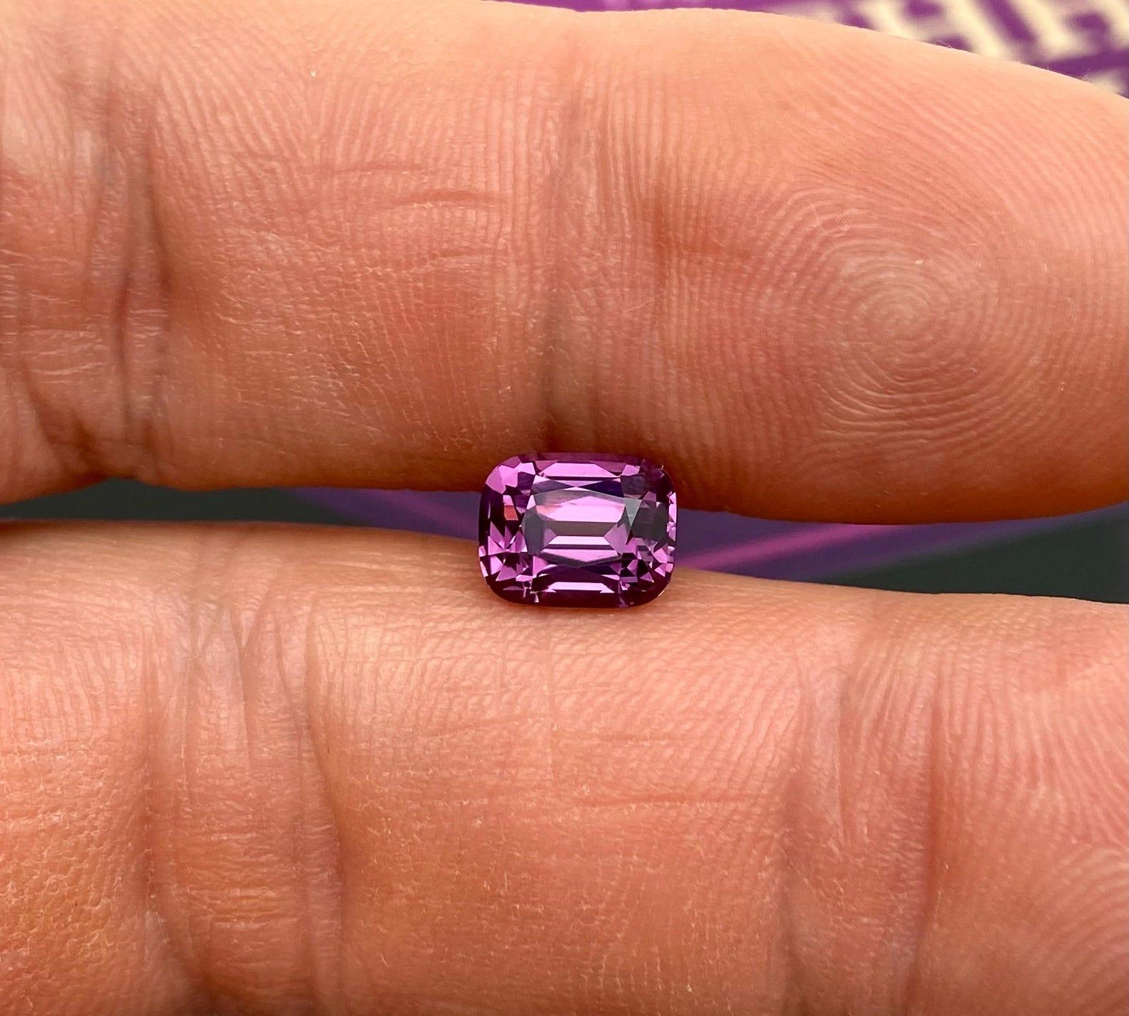 Espinela rosa natural Gema suelta 2,69 ct, talla cojín, Birmania, Certificado GFCO en venta 3