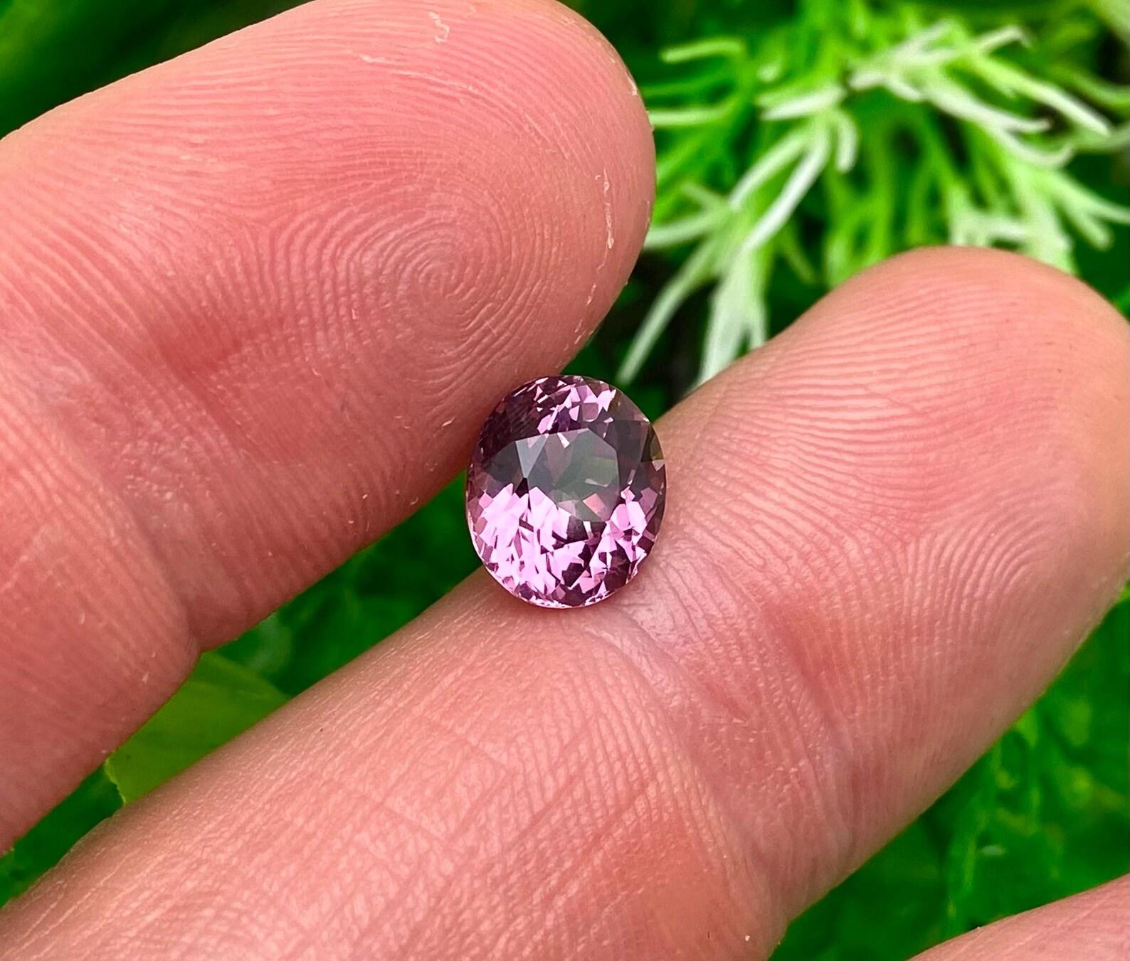 Natürlicher rosa Spinell, loser Edelstein 3,28 Karat, Ovalschliff, Zertifikat, Herkunft Burma!

GFCO-Labor zertifiziert
Edelsteinfarbe: rosa
Edelstein-Typ: Spinell
Größe des Edelsteins: 9,23x8,076,25 mm
Schnittnote: Sehr gut
Klarheit/Grad: