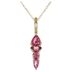 Gema de Turmalina Rosa Natural de 0,95 quilates en Oro Amarillo de 14 quilates con Diamantes