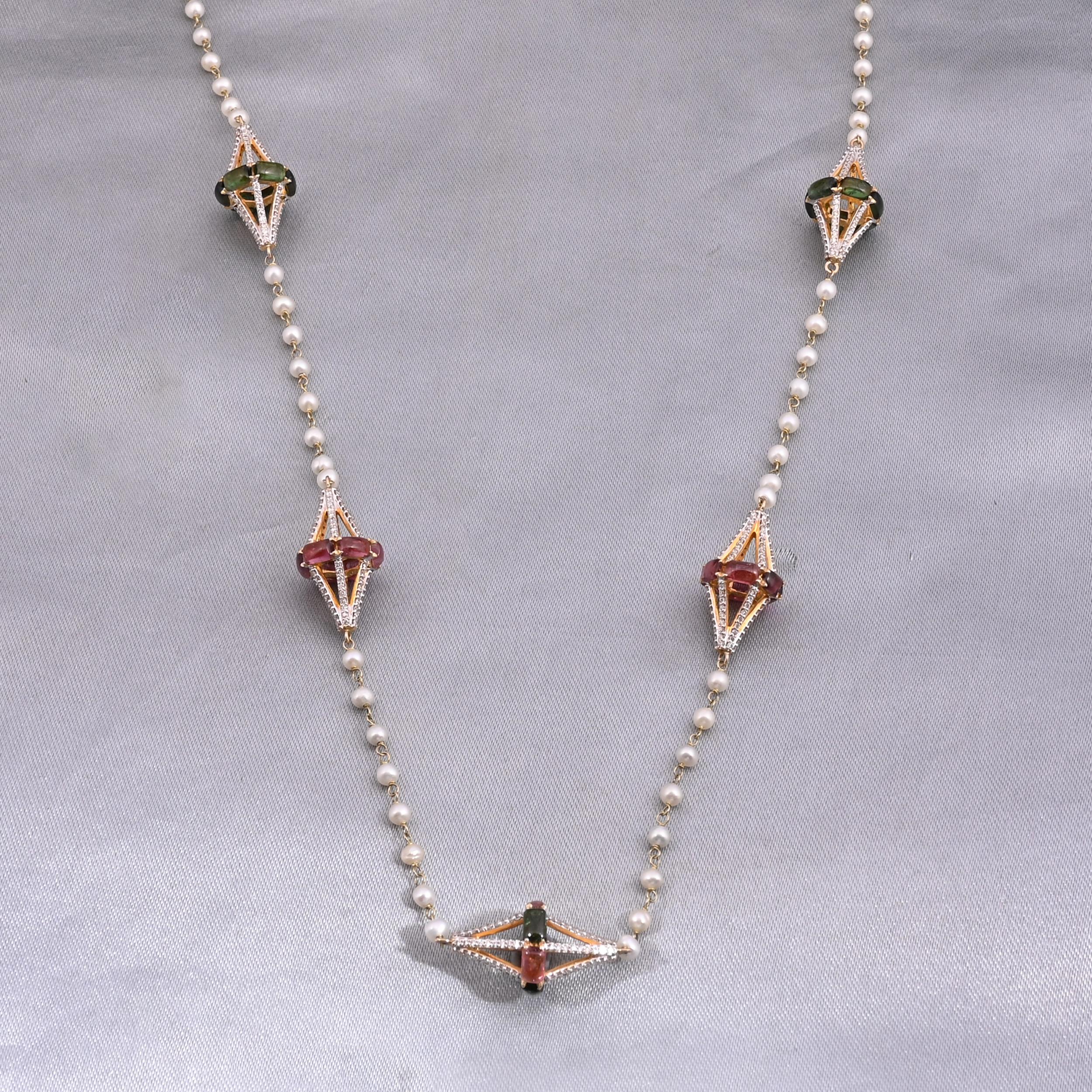 Collana a catena con tormalina rosa naturale e perle con diamante da 2,92 carati in oro 18 carati In condizioni Nuovo in vendita a jaipur, IN