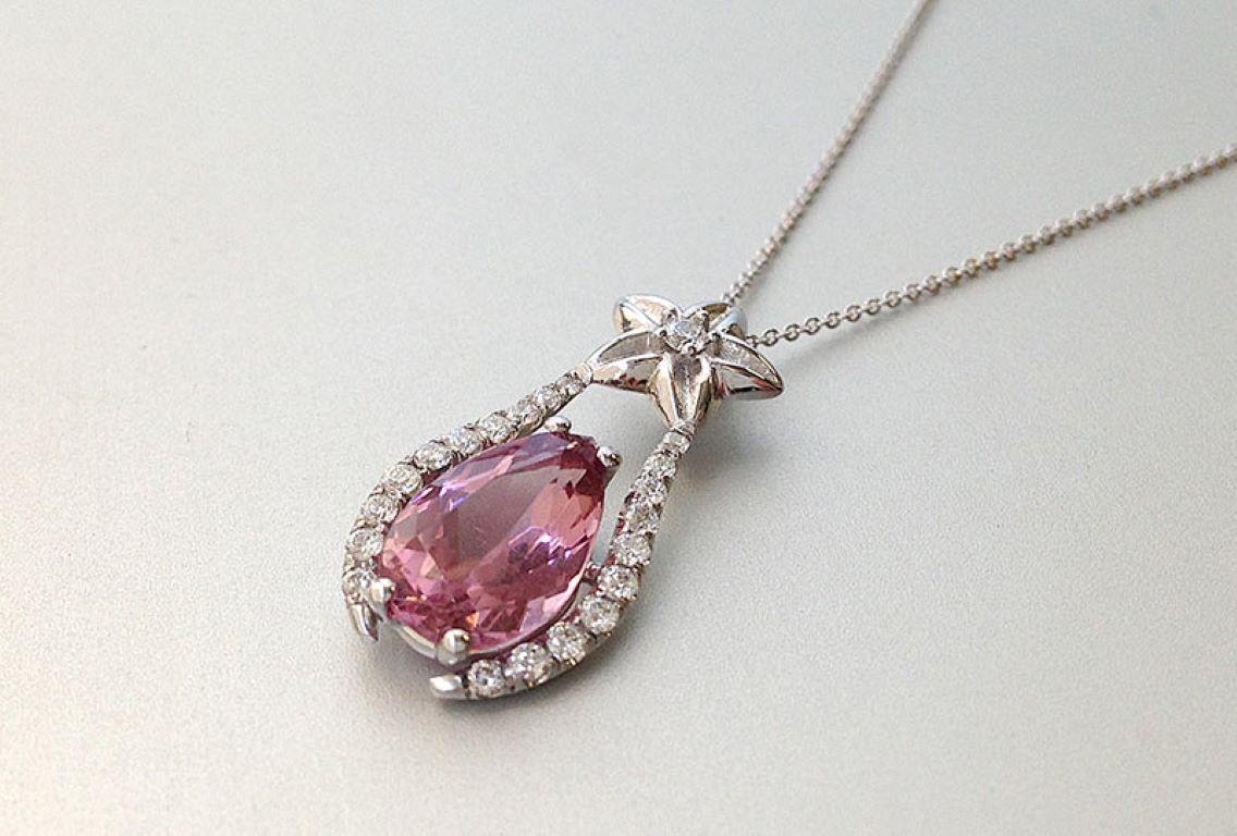 Pendentif en or blanc 14 carats avec diamants et tourmaline rose naturelle 2,05 carats Neuf - En vente à Los Angeles, CA