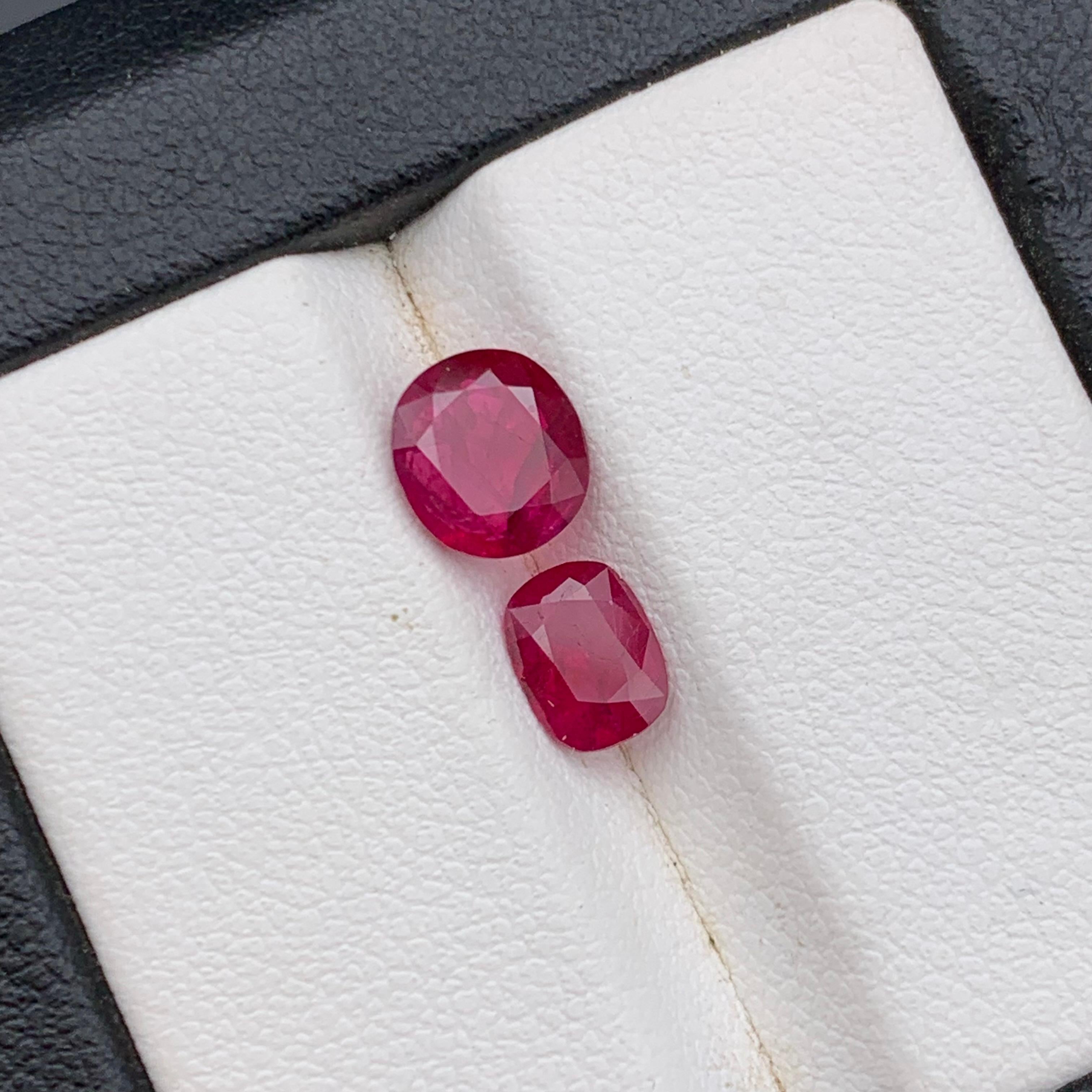 Rubino rosso rosato naturale da 2,04 carati tagliato a cuscino e ovale, gemme sciolte per gioielli In condizioni Nuovo in vendita a Peshawar, PK