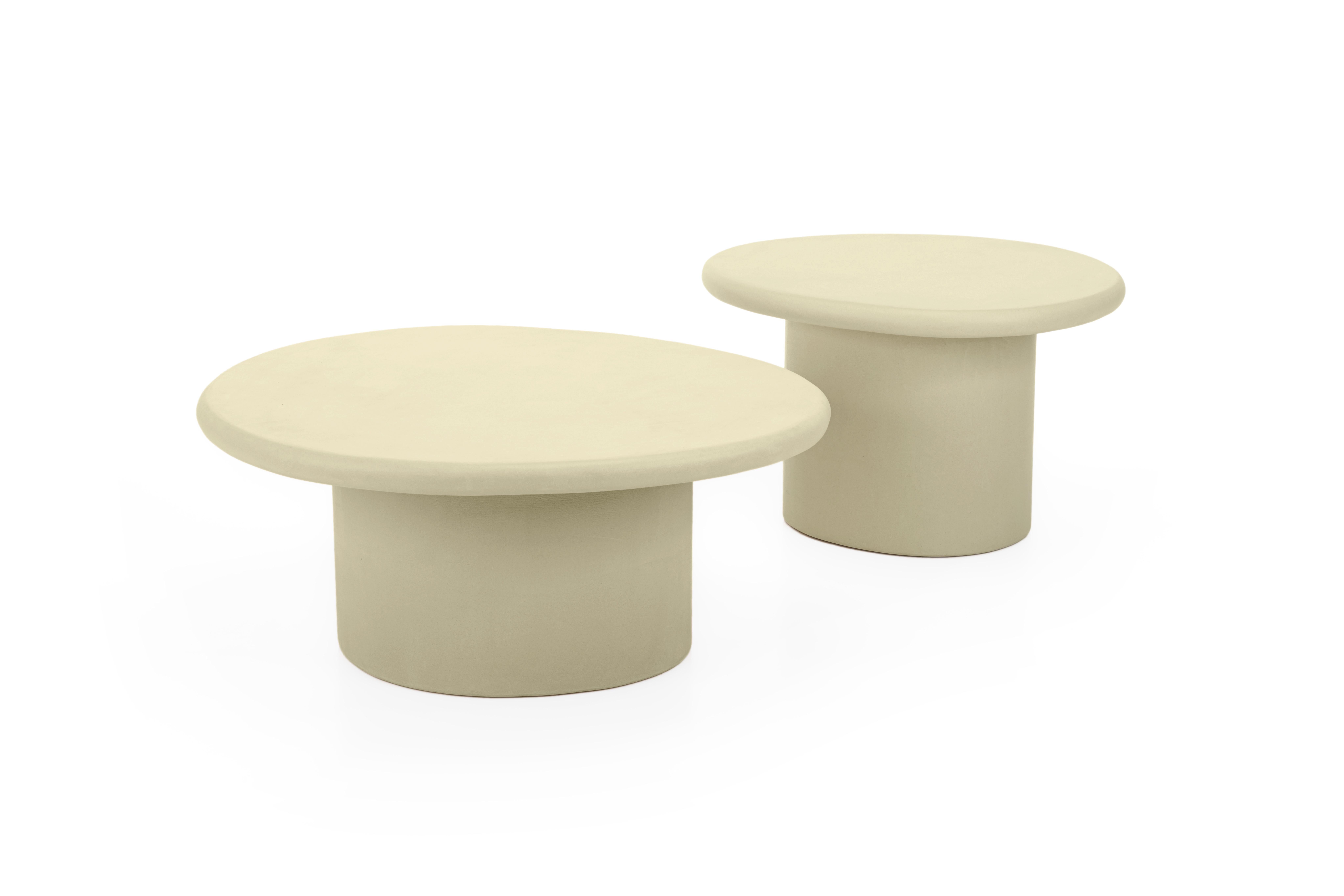 Design/One contemporain, table basse en plâtre naturel faite à la main avec un caractère texturé et terreux.

Utilisation en intérieur (prix extérieur +10%)

Le nom de la Collection S est une combinaison du mot néerlandais 