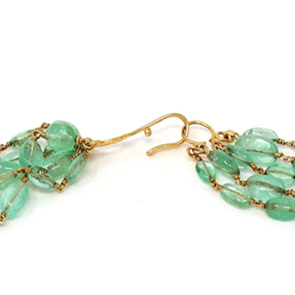 Natürliche polierte Smaragd Perlen Halskette in 18 Karat Gelbgold verdrahtet (Moderne) im Angebot