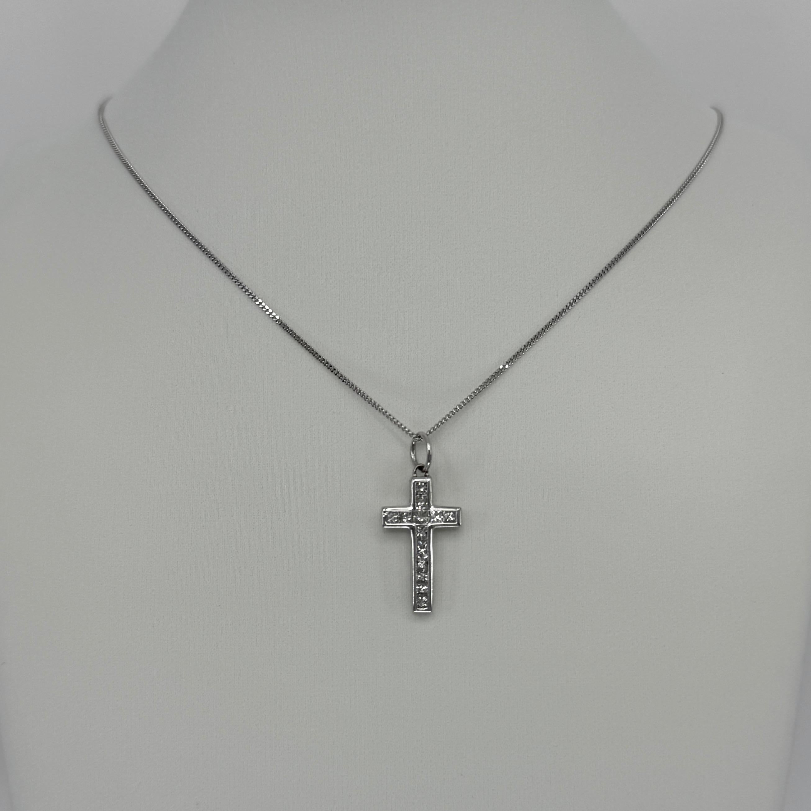 Taille princesse Collier pendentif en or blanc 18k avec diamants naturels taille princesse 24.5x11mm en vente