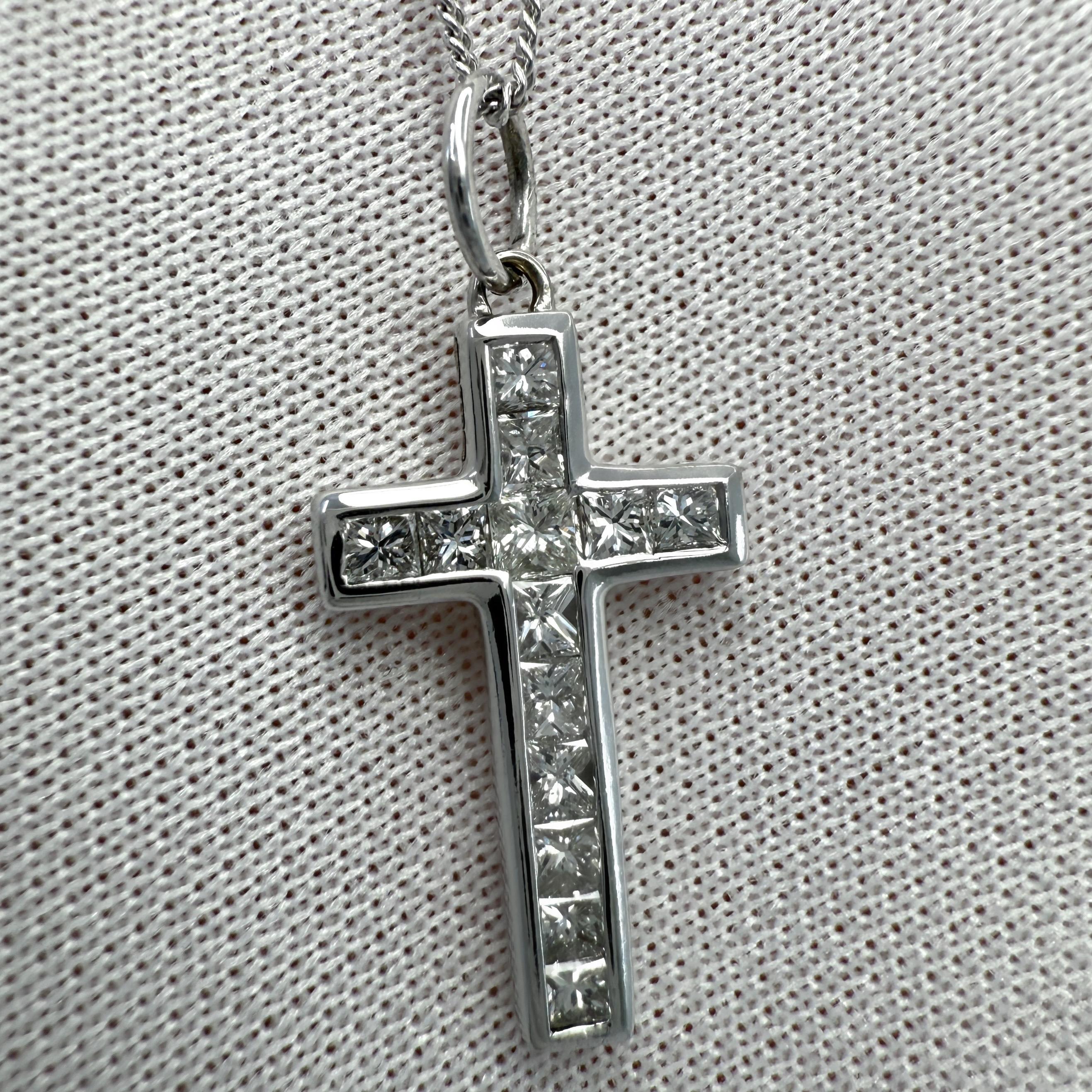 Collier pendentif en or blanc 18k avec diamants naturels taille princesse 24.5x11mm Excellent état - En vente à Birmingham, GB