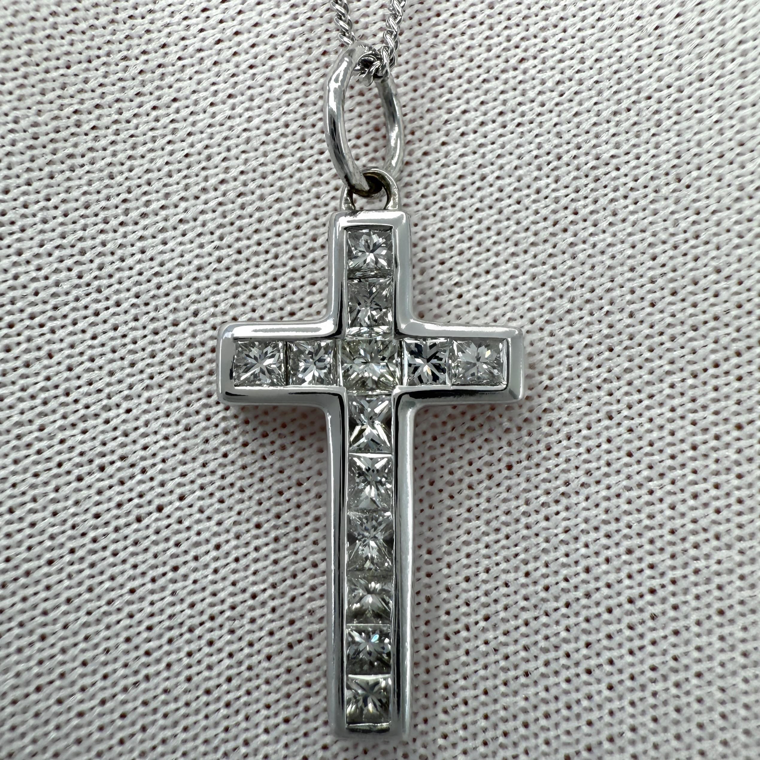 Collier pendentif en or blanc 18k avec diamants naturels taille princesse 24.5x11mm Unisexe en vente