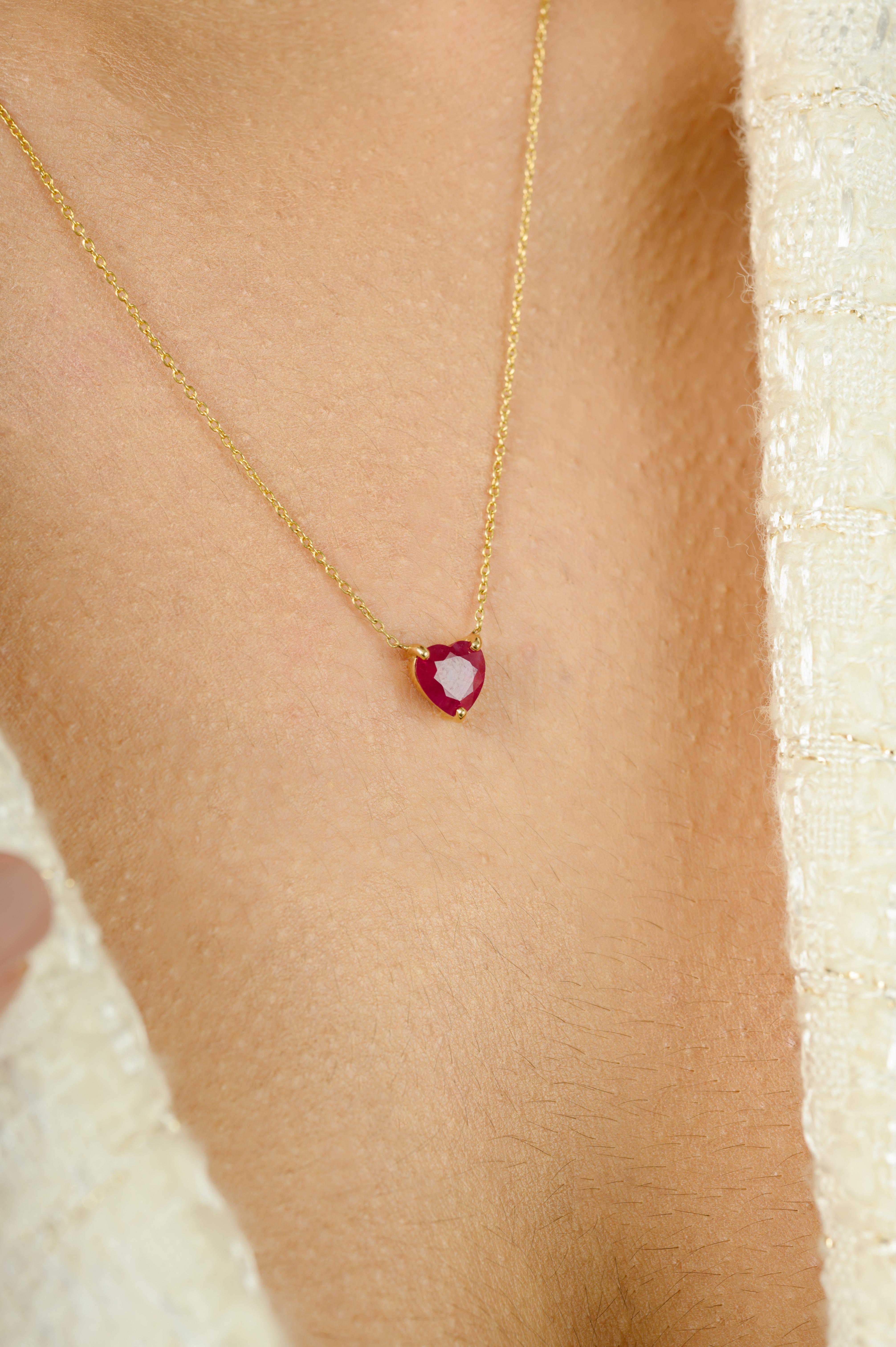 Taille cœur Collier de fiançailles pour fille en or jaune 18 carats, serti de griffes en forme de cœur et de rubis naturel en vente