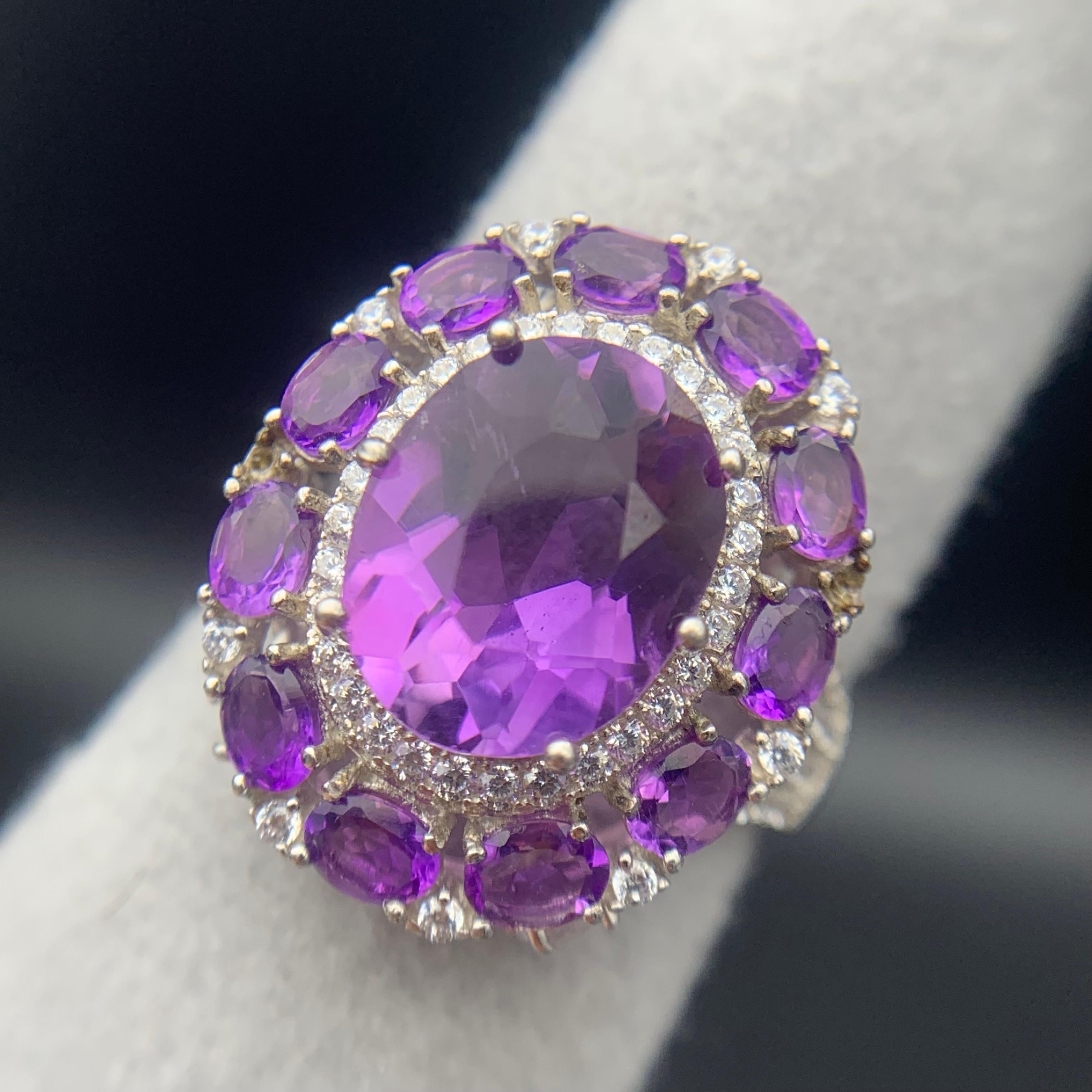 Natürlicher lila Amethyst Cluster Halo Ring in 925 Sterling Silber Rhodium plattiert (Ovalschliff) im Angebot