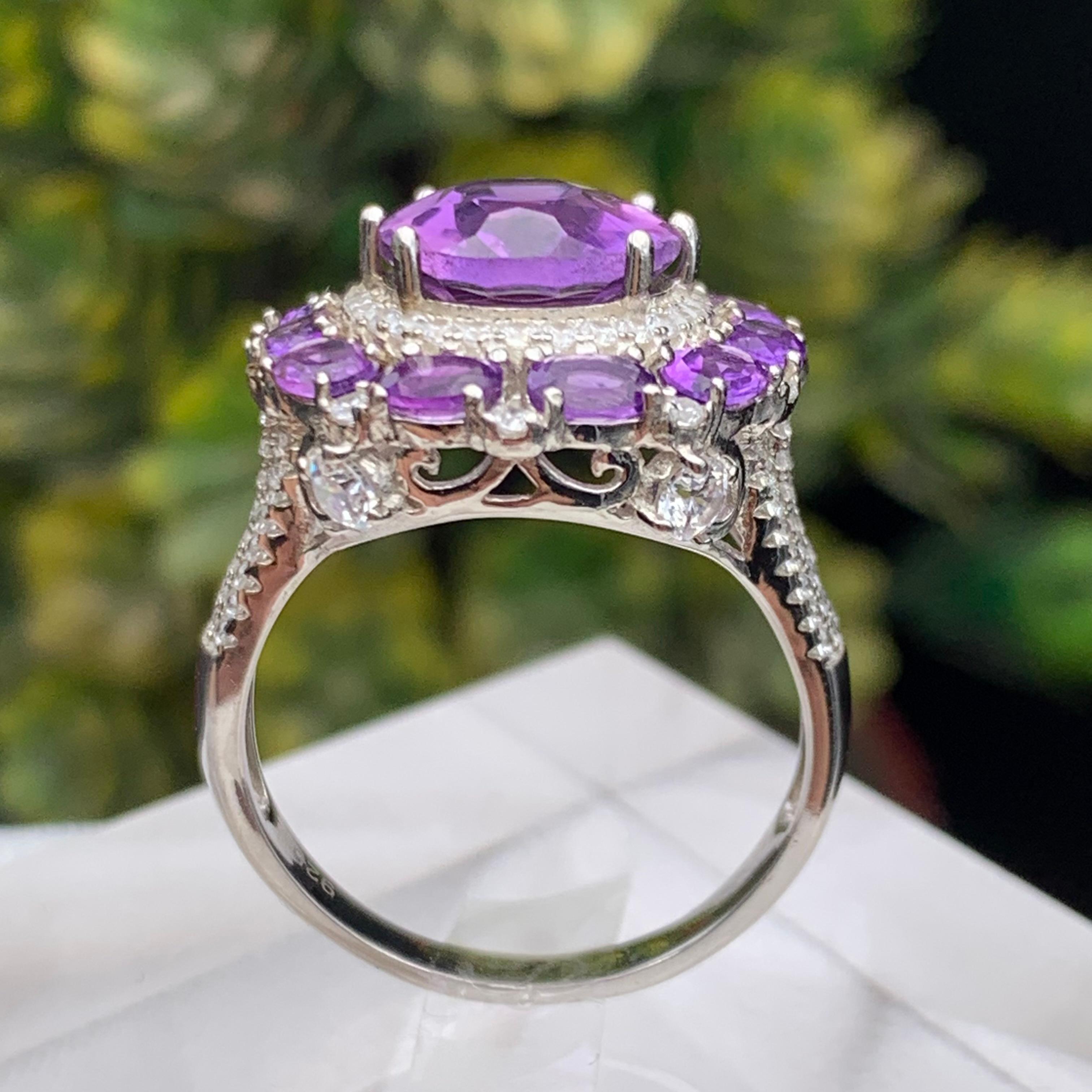 Natürlicher lila Amethyst Cluster Halo Ring in 925 Sterling Silber Rhodium plattiert im Angebot 3