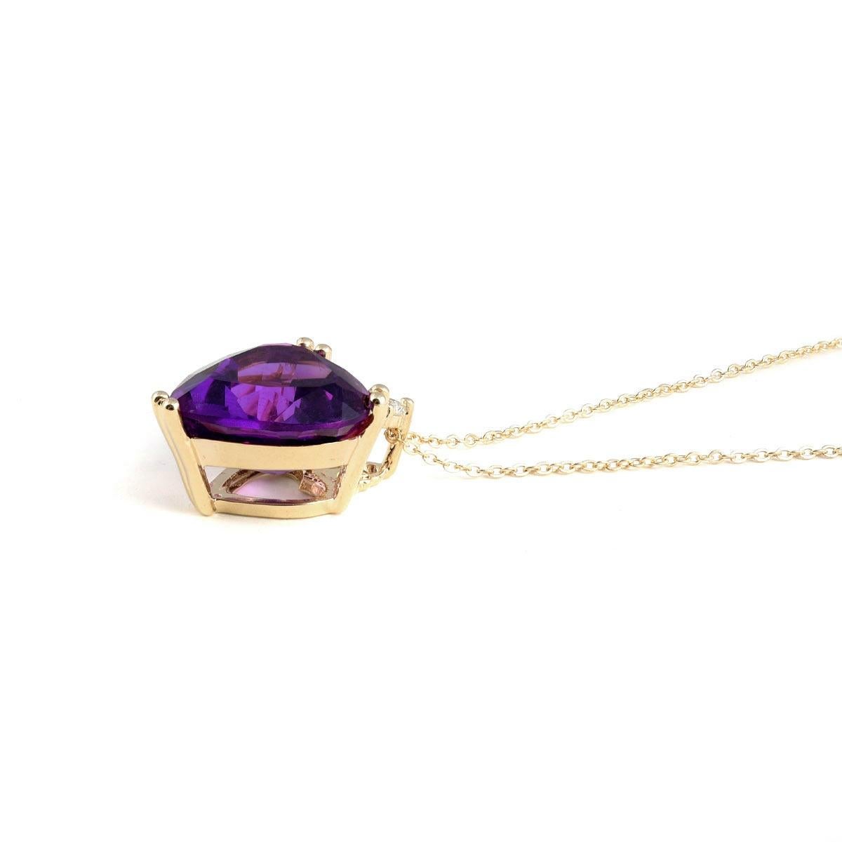 Natural Purple Amethyst Stone 4.30 cts in 14K Yellow Gold Pendant with Diamonds In New Condition For Sale In Los Angeles, CA