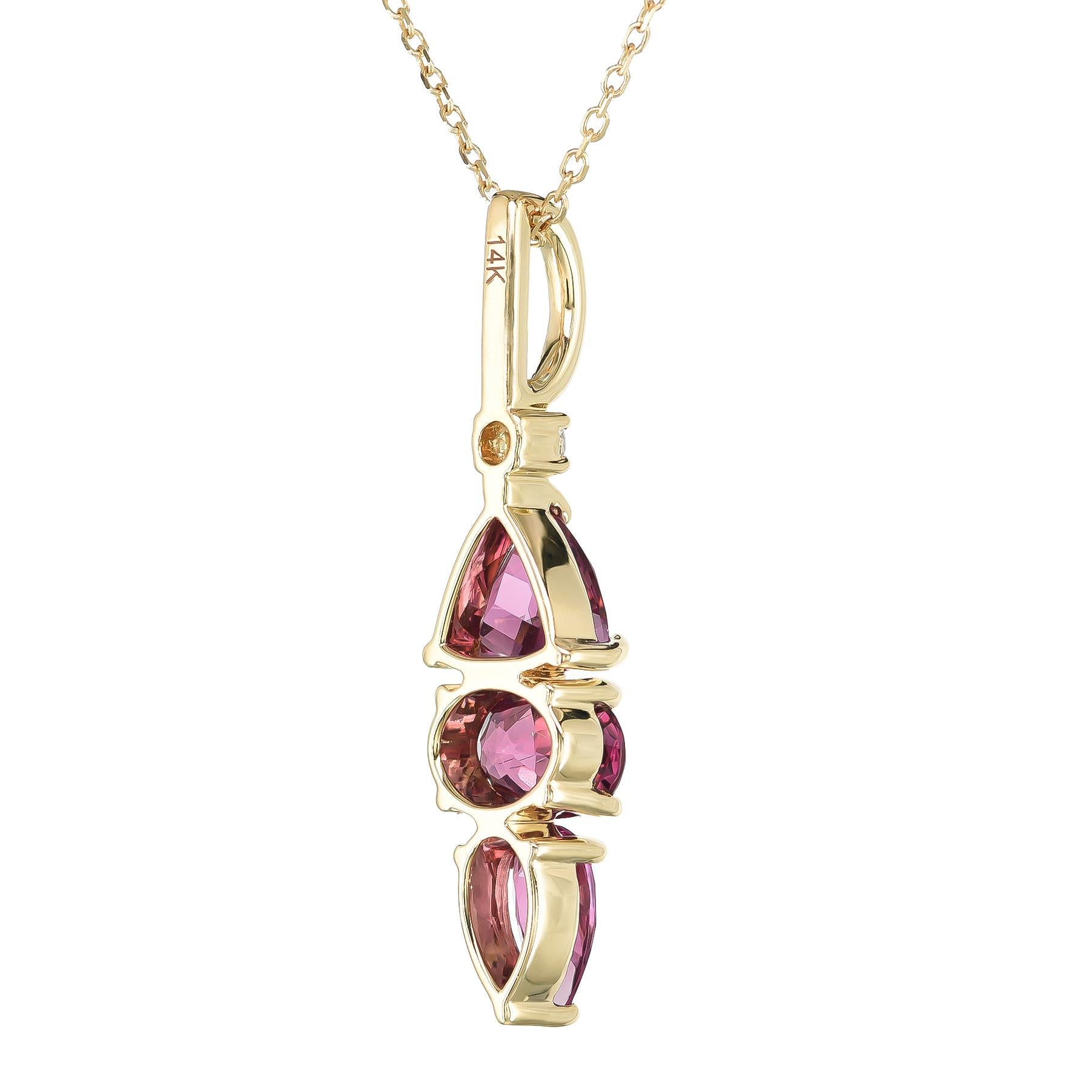 Natural Purple Garnet Gemstone 2.68 cts in 14K Yellow Gold Pendant with Diamonds In New Condition For Sale In Los Angeles, CA