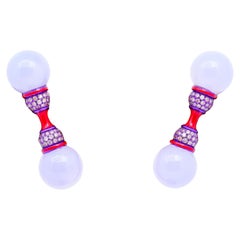 Austy Lee, boucles d'oreilles en or 18 carats, jade violet naturel, émail et diamants de couleur fantaisie