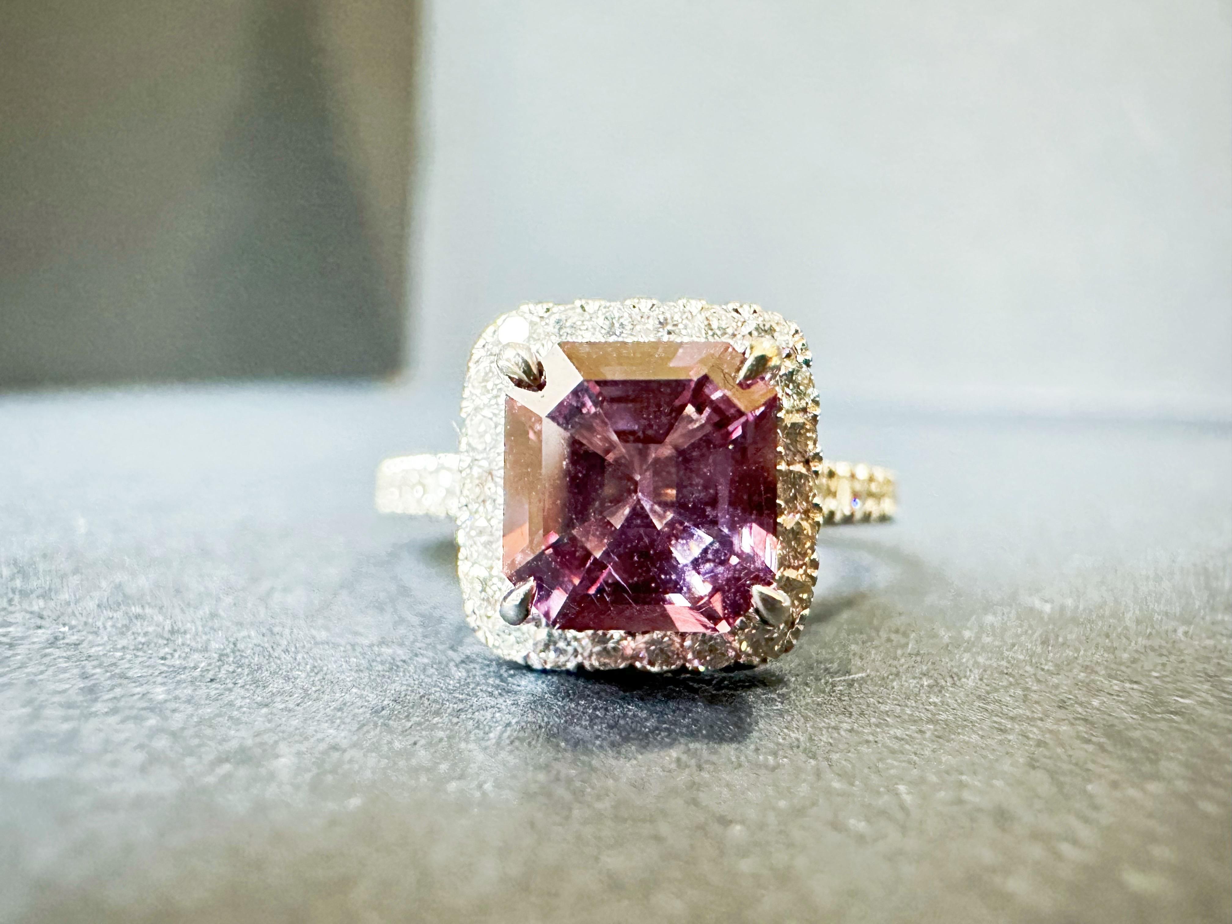 This stunning beautiful purple lavender loose spinel is handpicked by us, and we handcrafted it into a simple and classic halo ring, which is a must for our jewellery wardrobe. 

◆ GEMSTONE: Natural Spinel & Diamonds
◆ RING SIZE: US6 (we offer free