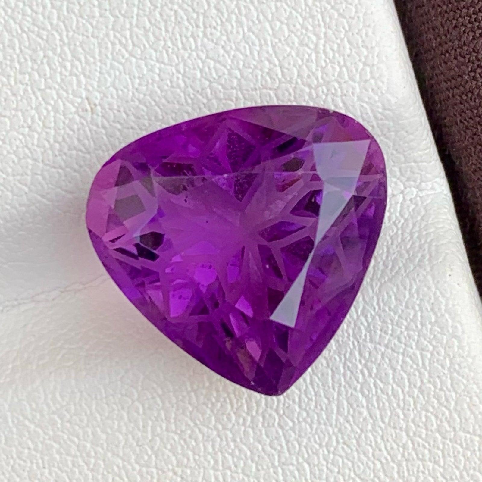 Modern Natural Purple Loose Amethyst Gemstone 11.05 Carats Fine Jewelry Fine Gems  For Sale