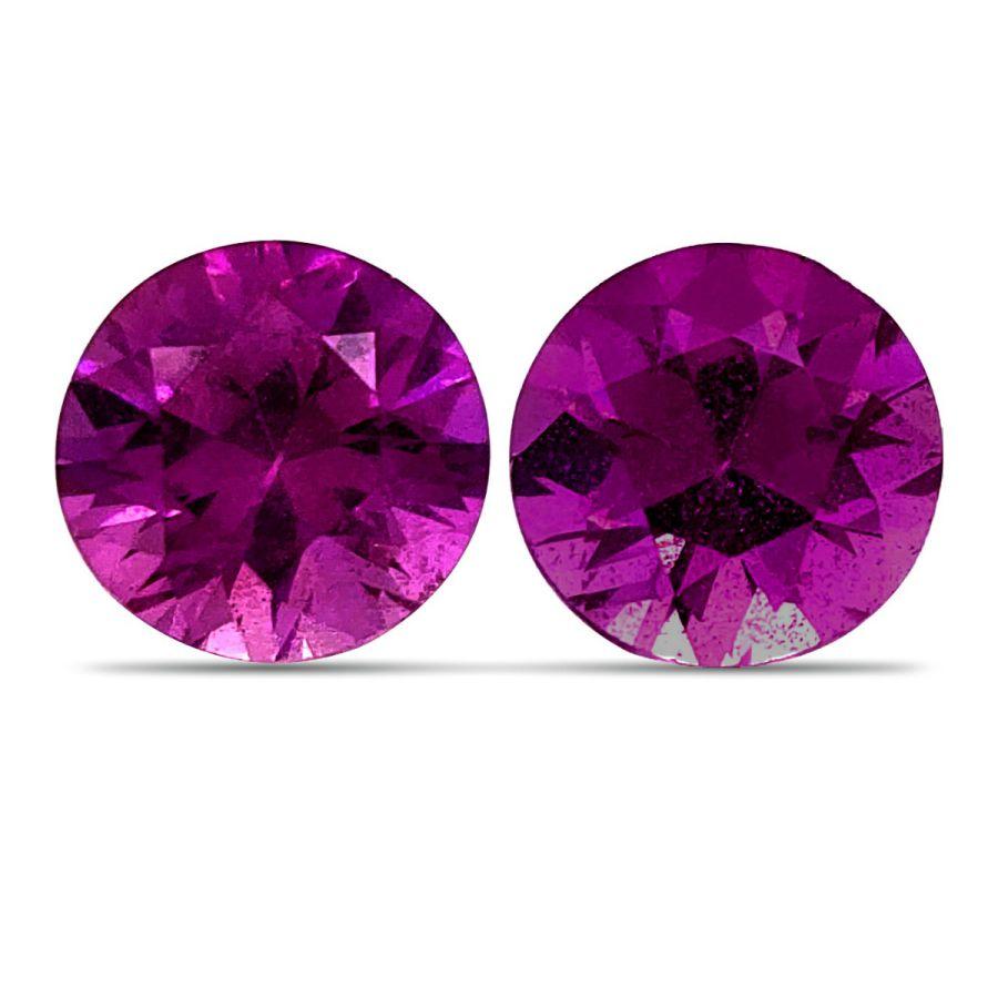 Scopri questa splendida coppia di zaffiri viola naturali, con un peso totale di 1,91 carati. Queste gemme splendidamente abbinate presentano una vibrante tonalità viola, perfetta per creare orecchini eleganti o un design di gioielli personalizzato.