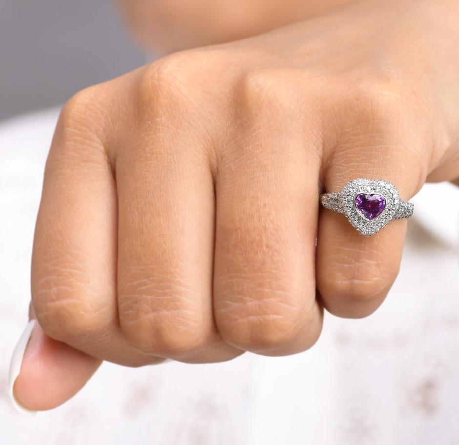 Natural purple sapphire ring in 18k gold In condizioni Nuovo in vendita a jaipur, IN