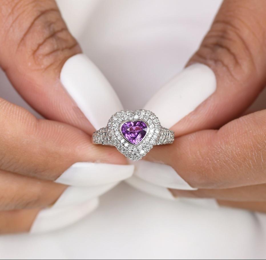 Donna Natural purple sapphire ring in 18k gold in vendita