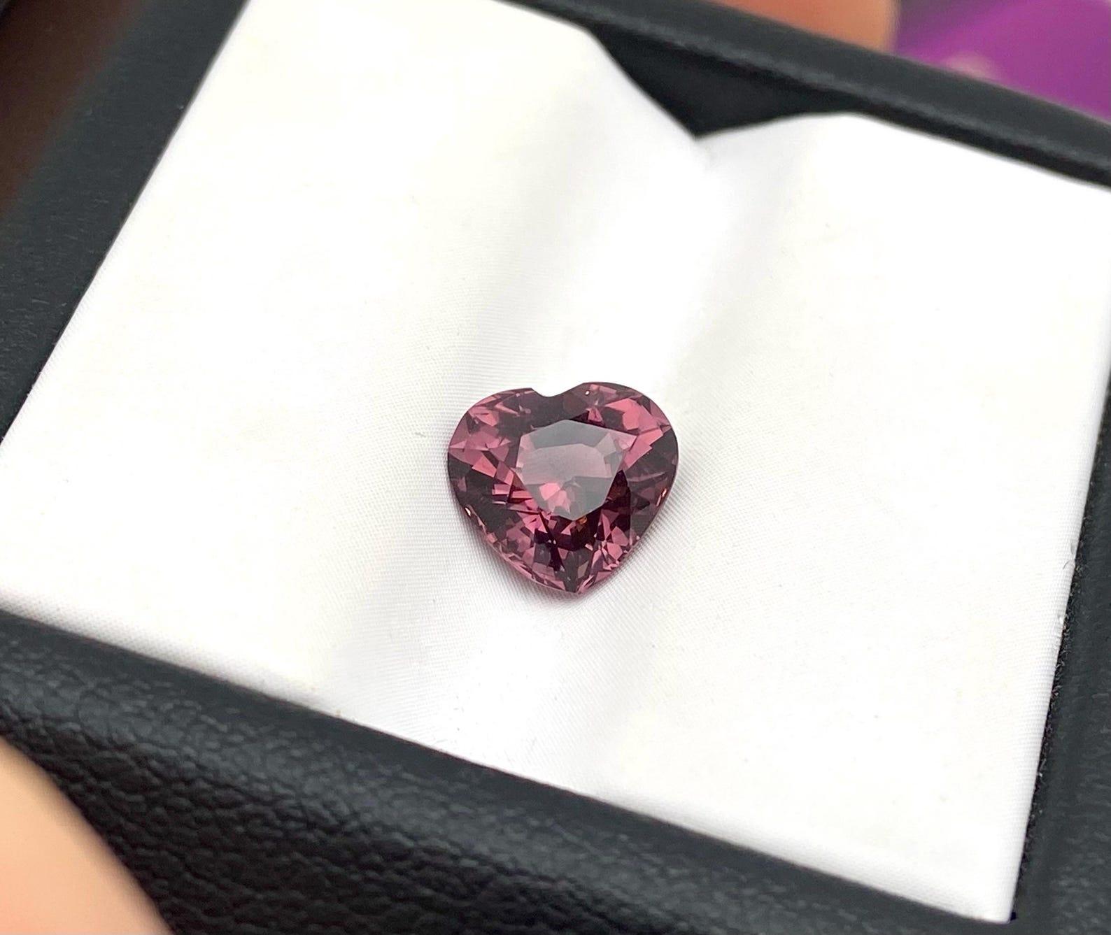 Natural Purple Spinel Loose gemstone 1.77 Ct., Heart cut, Sri Lanka, Certificate In New Condition For Sale In Daugavpils, LV