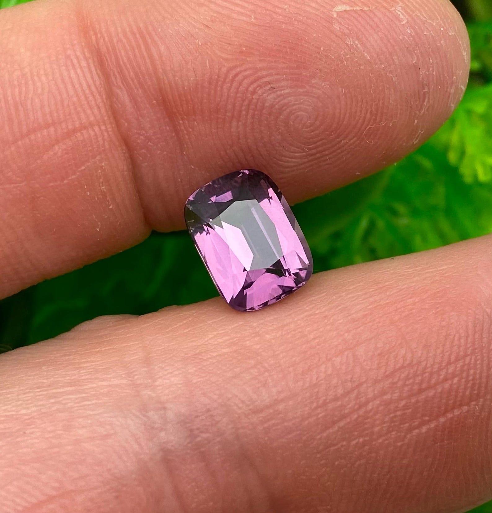 Natural Purple spinel loose gemstone 4.05 Ct ., Cushion cut, Origin Sri Lanka For Sale 6